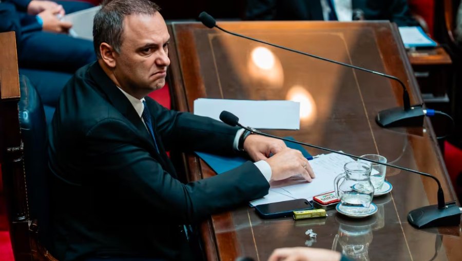 “Ni en pedo se va”: Milei blinda a Adorni tras denuncia por irregularidades patrimoniales