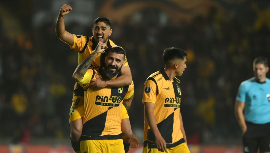 Coquimbo Unido remontó ante Universitario y sigue en la pelea por la clasificación a los octavos de la Copa Libertadores