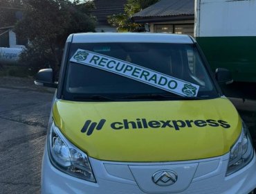 Detienen a tres involucrados en el robo de un vehículo de reparto de Chilexpress en Pudahuel