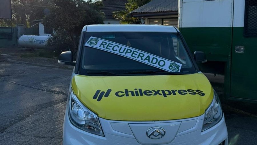 Detienen a tres involucrados en el robo de un vehículo de reparto de Chilexpress en Pudahuel