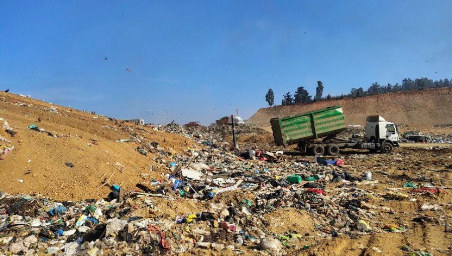 Seremi del Medio Ambiente llama a municipios de Valparaíso y Viña a actuar con urgencia ante crisis del relleno El Molle