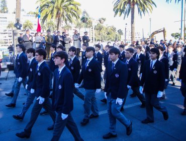 Estudiantes participaron en el tradicional desfile en homenaje a las Glorias Navales en Viña del Mar