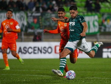 Santiago Wanderers aplasta a Cobreloa por 5-1 y consolida a Puerto Montt en la cima