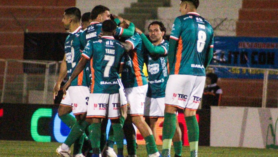 Cobresal volvió a los abrazos tras casi tres meses sin ganar y despachó a la U de Concepción