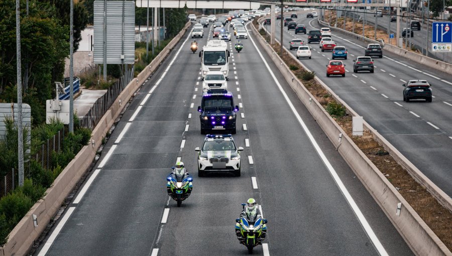 Con escolta militar trasladaron al hospital a 14 españoles del crucero del hanta