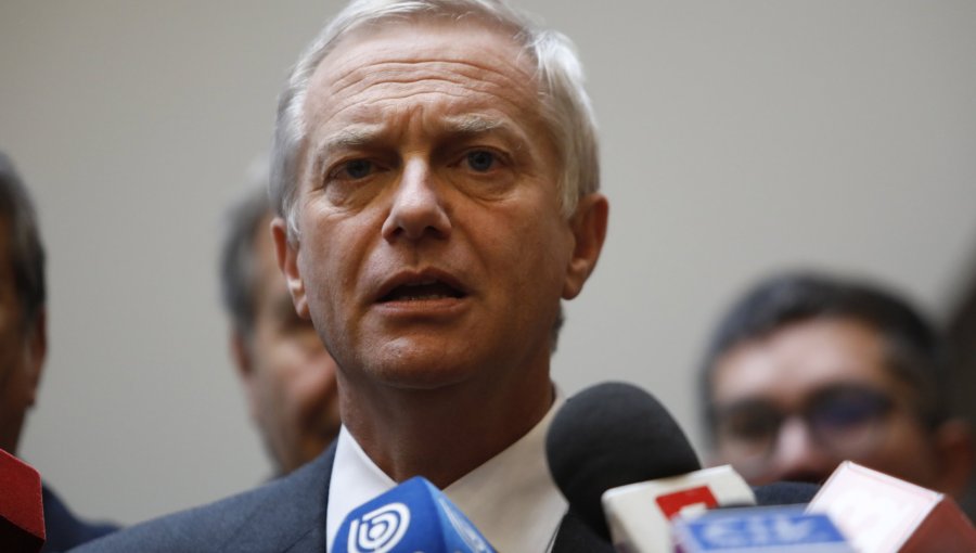Encuesta Criteria: Aprobación al Presidente Kast sigue cayendo y baja al 36%