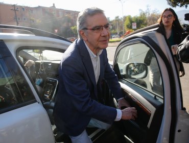 “Vengo a enrolarme como un papá”: Joaquín Lavín llega a Capitán Yáber para visitar a su hijo