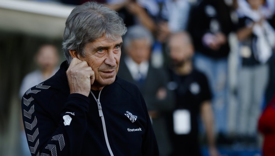 Manuel Pellegrini defiende su gestión en el Betis con cifras ante las críticas de la prensa