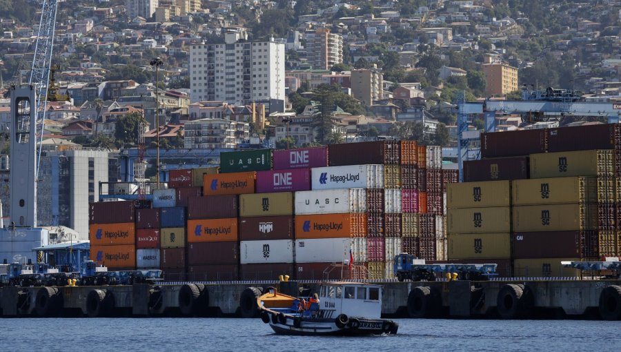 Puertos de Valparaíso y San Antonio en jaque: advierten que el 70% de la carga nacional quedaría paralizada si no se cambia la ley