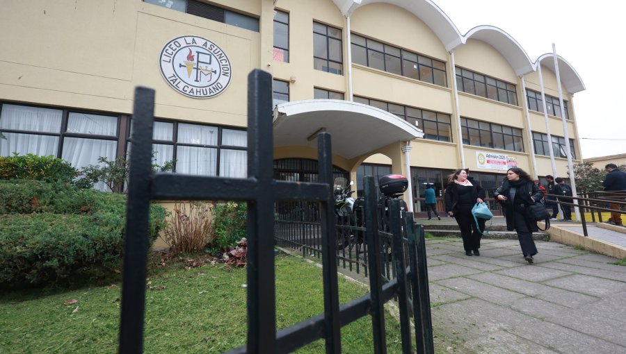 Masiva riña en liceo de Talcahuano deja docentes heridos y más de una decena de estudiantes detenidos