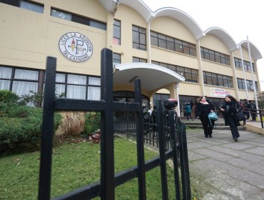 Masiva riña en liceo de Talcahuano deja docentes heridos y más de una decena de estudiantes detenidos