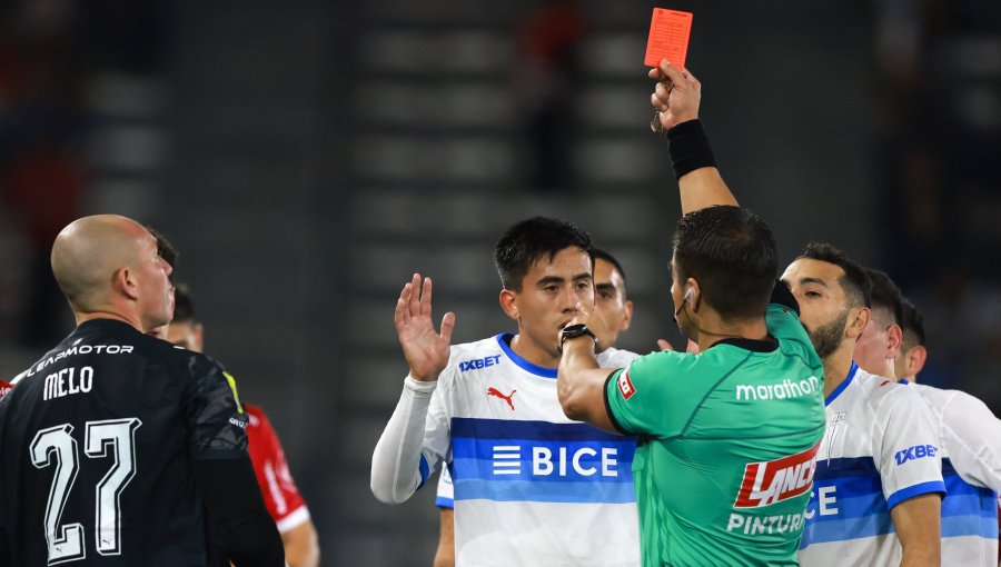 "Juego brusco grave": Arbitro explicó expulsión de Matias Palavecino en empate de la UC ante Ñublense