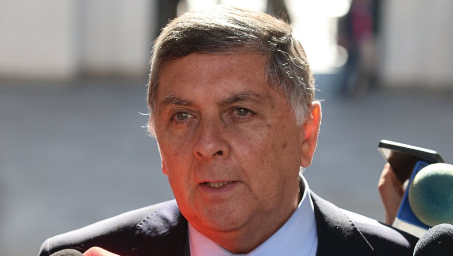 Ministro Alvarado acusa "acción dilatoria" de la oposición ante 1.500 indicaciones: "Las urgencias hay que cumplirlas"