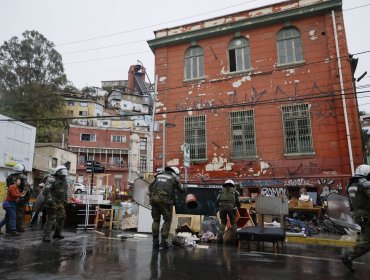 "Espacio Katarcis": Desalojan centro cultural que mantenía orden de desocupación desde 2023 en Valparaíso