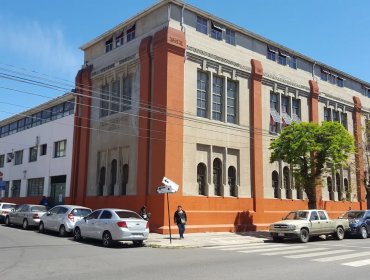 Municipio de Valparaíso evalúa declarar en abandono sitio eriazo tras grave plaga de roedores en colegio Carlos Cousiño