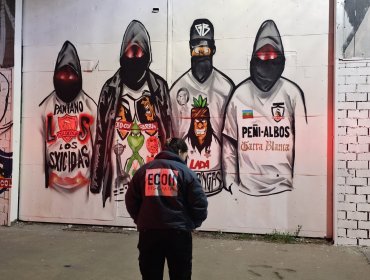 Ataque armado en La Pintana: Balean a barristas de Colo-Colo mientras pintaban un mural