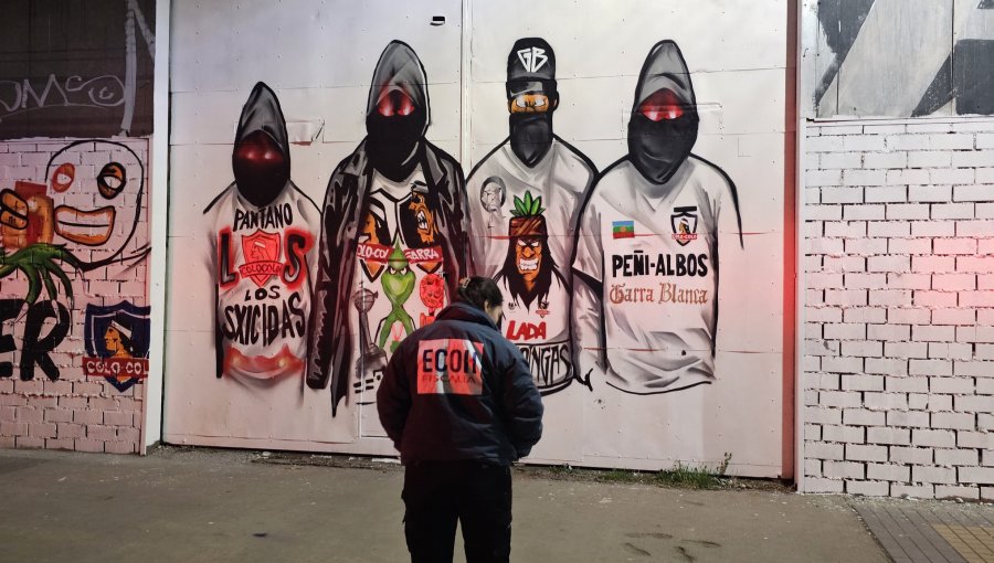 Ataque armado en La Pintana: Balean a barristas de Colo-Colo mientras pintaban un mural