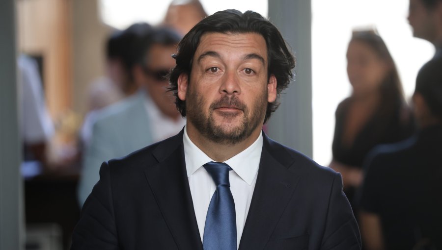 Diputado Leiva llama a dejar atrás "el show" de las indicaciones y concentrarse en "mejorar" el proyecto de Reconstrucción