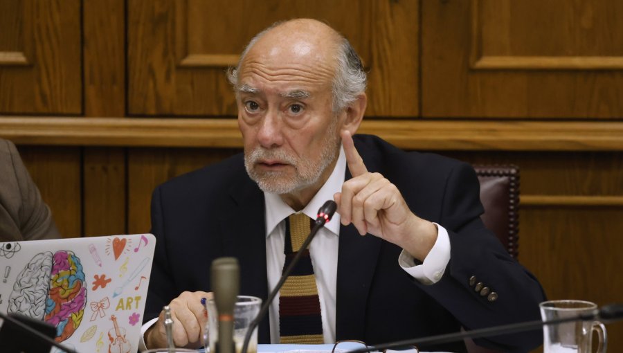 Senador Flores cuestiona a Presidente Kast tras dichos sobre promesa de expulsar migrantes irregulares: "No se gobierna con metáforas"