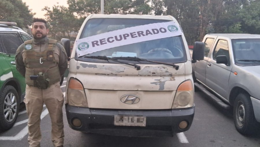 Carabineros de Valparaíso recuperan dos vehículos robados y detienen a tres personas