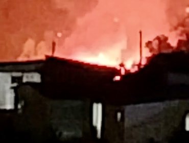 Incendio destruyó por completo una casa en la población Puerto Aysén de Viña del Mar