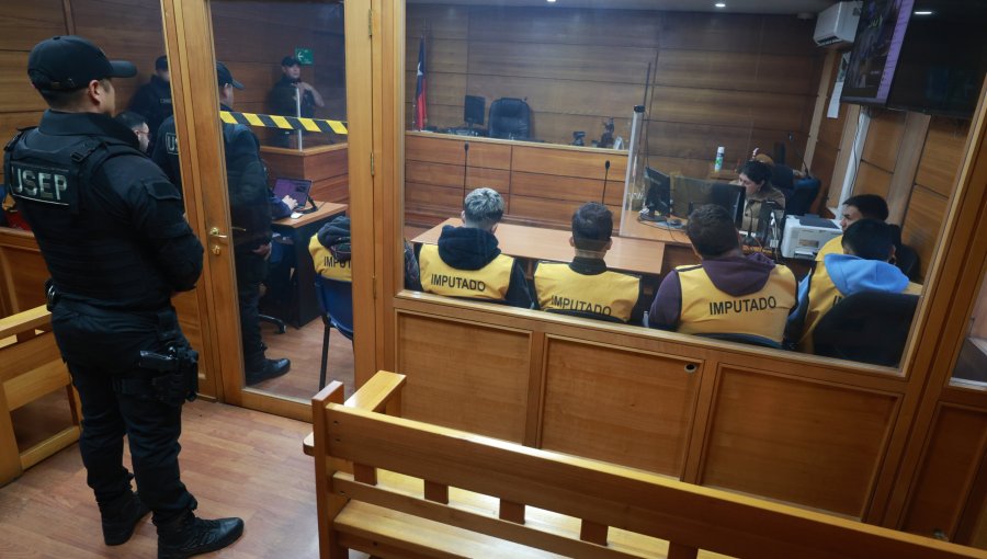 Amplían detención de tres carabineros dados de baja y 12 civiles acusados por asociación criminal en Curanilahue
