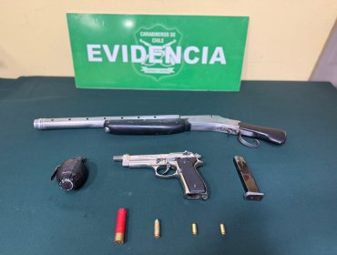 Detienen a sujeto por tenencia ilegal de arma de fuego y amenazas en contexto de violencia intrafamiliar en Lo Espejo