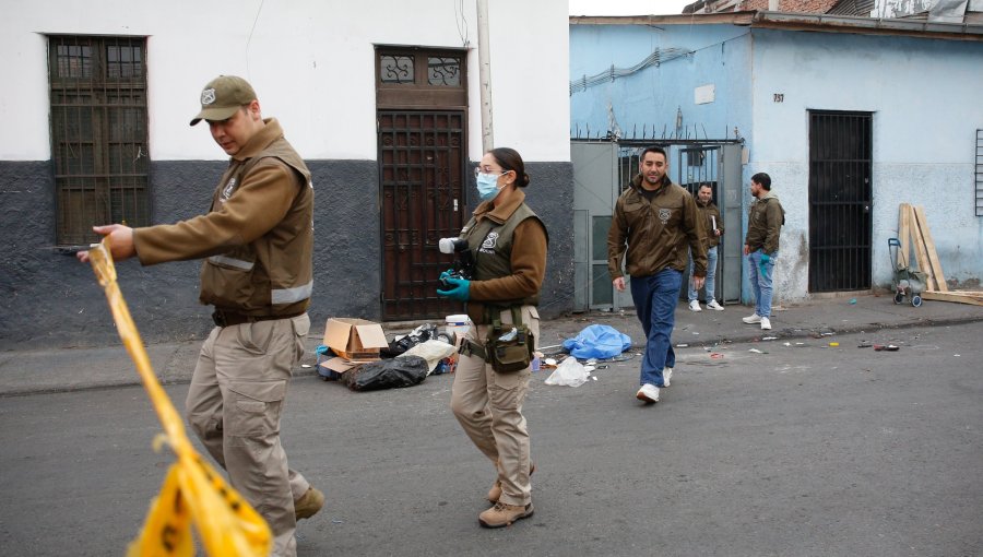 Violencia en Recoleta: Sujeto en scooter asesina a un hombre y deja a otro grave cerca de la Vega Central