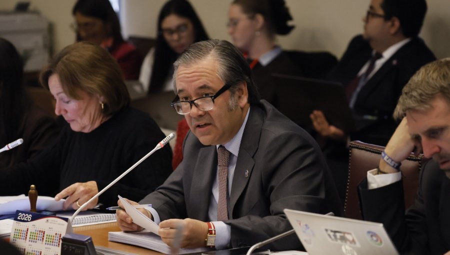 Diputado Romero: "Cumplimos" pese al "circo de indicaciones y peleas políticas"