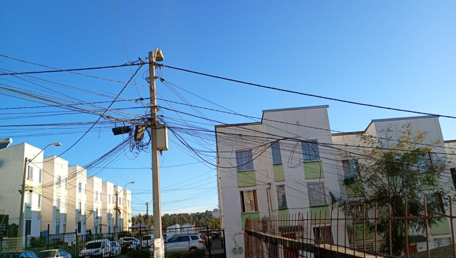 Vecinos de Viña del Mar exigen incluir a condominios sociales en plan de retiro de cables en desuso: "Nos sentimos desplazados"