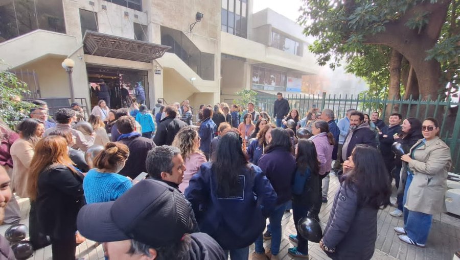 Funcionarios de Serviu Valparaíso se movilizan contra sumarios impulsados por Poduje: "No aceptaremos ser usados como fusibles"