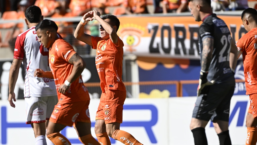 Cobreloa goleó a Copiapó y se instaló en la cima del Ascenso