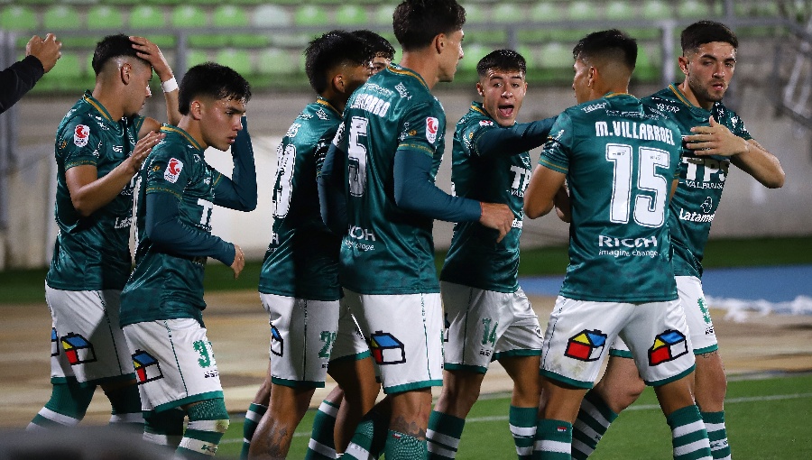 Wanderers escaló al segundo puesto del ascenso: Goleó a Curicó Unido en su propia casa