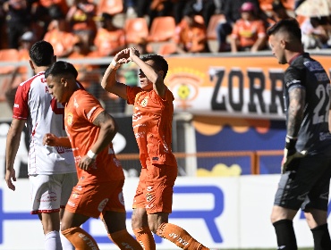 Cobreloa goleó a Copiapó y se instaló en la cima del Ascenso