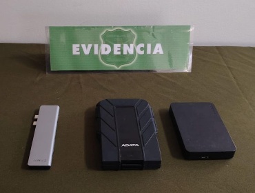 OS9 de Carabineros recupera discos duros robados a influencer mexicano en Valparaíso