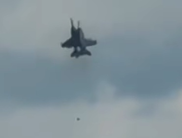 Dos aviones F-18 se destruyen tras colisión aérea en exhibición militar en Estados Unidos