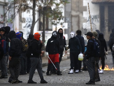 Revisión de mochilas, bolsillos, capuchas y expulsiones: Sala del Senado define futuro del proyecto «Escuelas Protegidas»