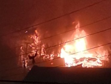 Incendio consume completamente una vivienda en el sector de Santa Inés en Viña del Mar