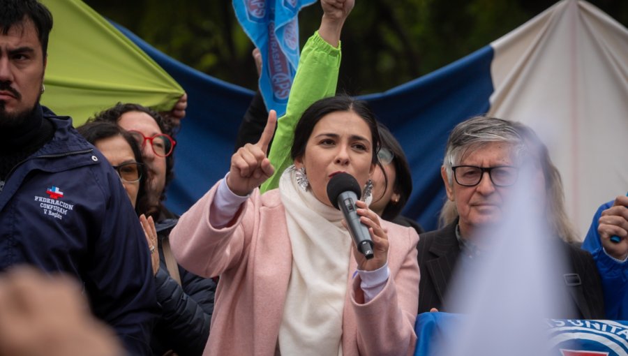 Senadora Cariola acusa al Gobierno de reducir recursos en Salud para "regalarle $400 mil millones a las grandes inmobiliarias"