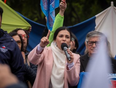 Senadora Cariola acusa al Gobierno de reducir recursos en Salud para "regalarle $400 mil millones a las grandes inmobiliarias"