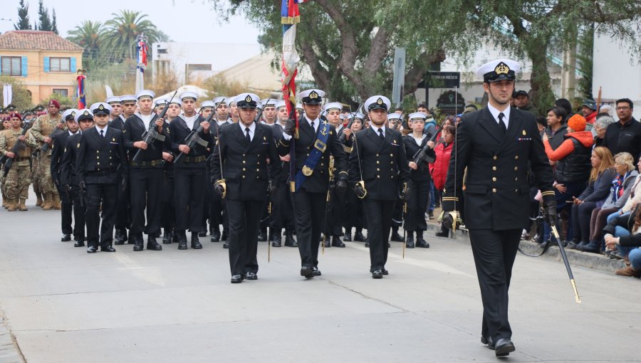 Zapallar rindió homenaje a las Glorias Navales con emotivo desfile de la comunidad
