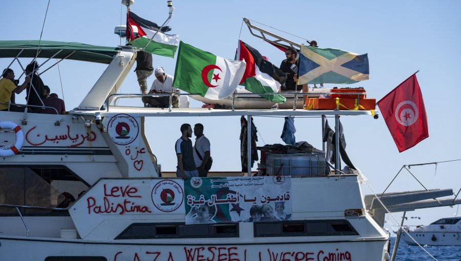Denuncian detención de más de 400 activistas tras interceptación de flotilla que viajaba rumbo a Gaza: hay tres chilenos