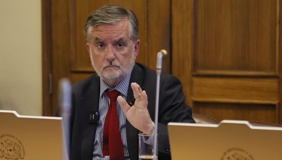 Ministro Undurraga acusa "pésimo" traspaso de Carolina Arredondo: “Me ocultaron información”