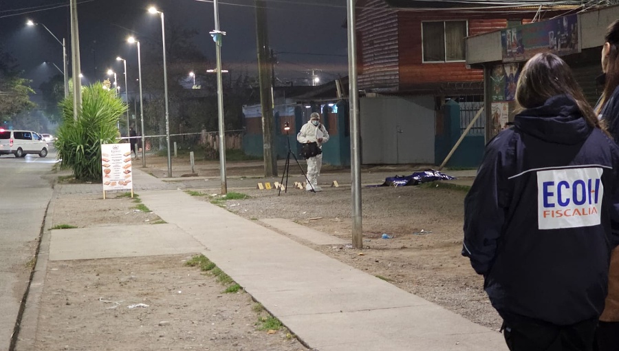 Acribillan a un hombre con al menos 15 disparos en Pedro Aguirre Cerda: una trabajadora de local de sushi resultó herida