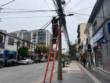 Viña del Mar aprueba ordenanza para retirar cables en desuso y ordenar el espacio aéreo