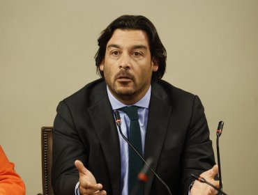 Diputado Leiva dice que la remoción de Steinert fue "una buena decisión" ya que "hizo muy mal su trabajo"