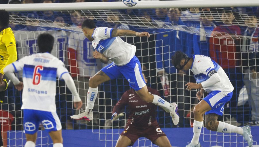Universidad Católica de la mano de Fernando Zampedri logra triunfo ante Barcelona en Copa Libertadores
