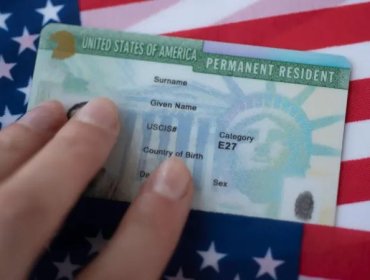 Gobierno de Trump exigirá a la mayoría de los inmigrantes que solicitan la residencia que abandonen primero EE.UU.