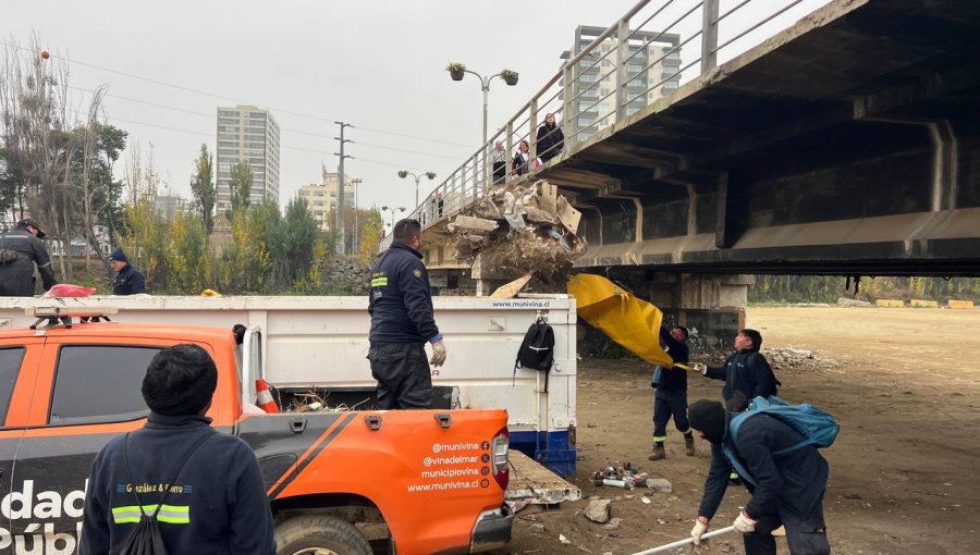Municipio de Viña intensifica limpieza del estero Marga Marga y retira 27 rucos en mayo