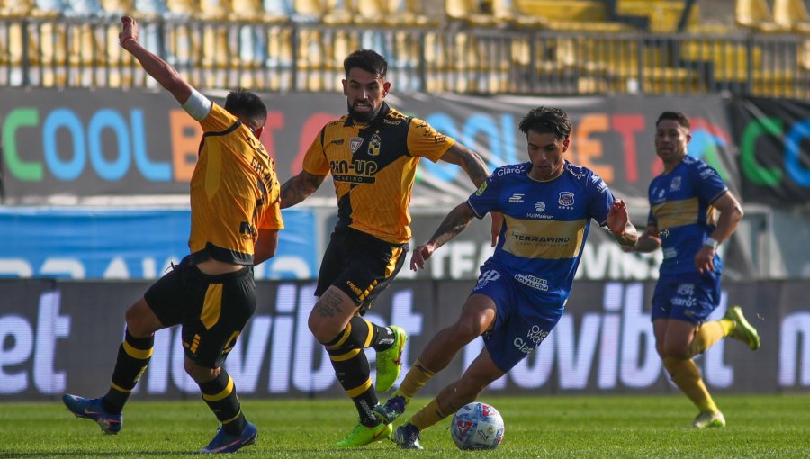 Everton frenó la racha ganadora de Coquimbo con un agónico empate por la Liga de Primera